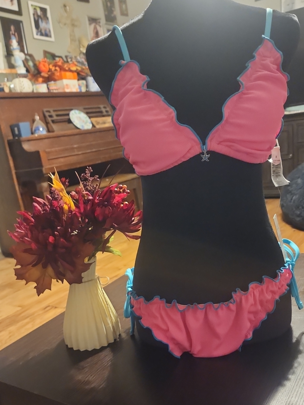 🛍🛍Cupshe Pink Ruffle Bikini with Blue Trim
